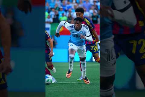 Slick footwork and smooth tekkers–𝙝𝙚’𝙨 𝙒𝙞𝙡𝙛𝙧𝙞𝙚𝙙 𝙕𝙖𝙝𝙖, 𝙙𝙪𝙙𝙚 🔥 #MLS #Zaha..