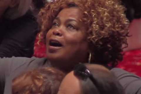 HALLELUJAH! It’s Time to Revisit the Greatest Christmas Flash Mob of All Time (VIDEO)