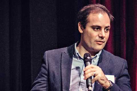 SAVE THE KINGDOM: Billionaire Expat Returns to Britain To Be Able To Donate Millions to Nigel..